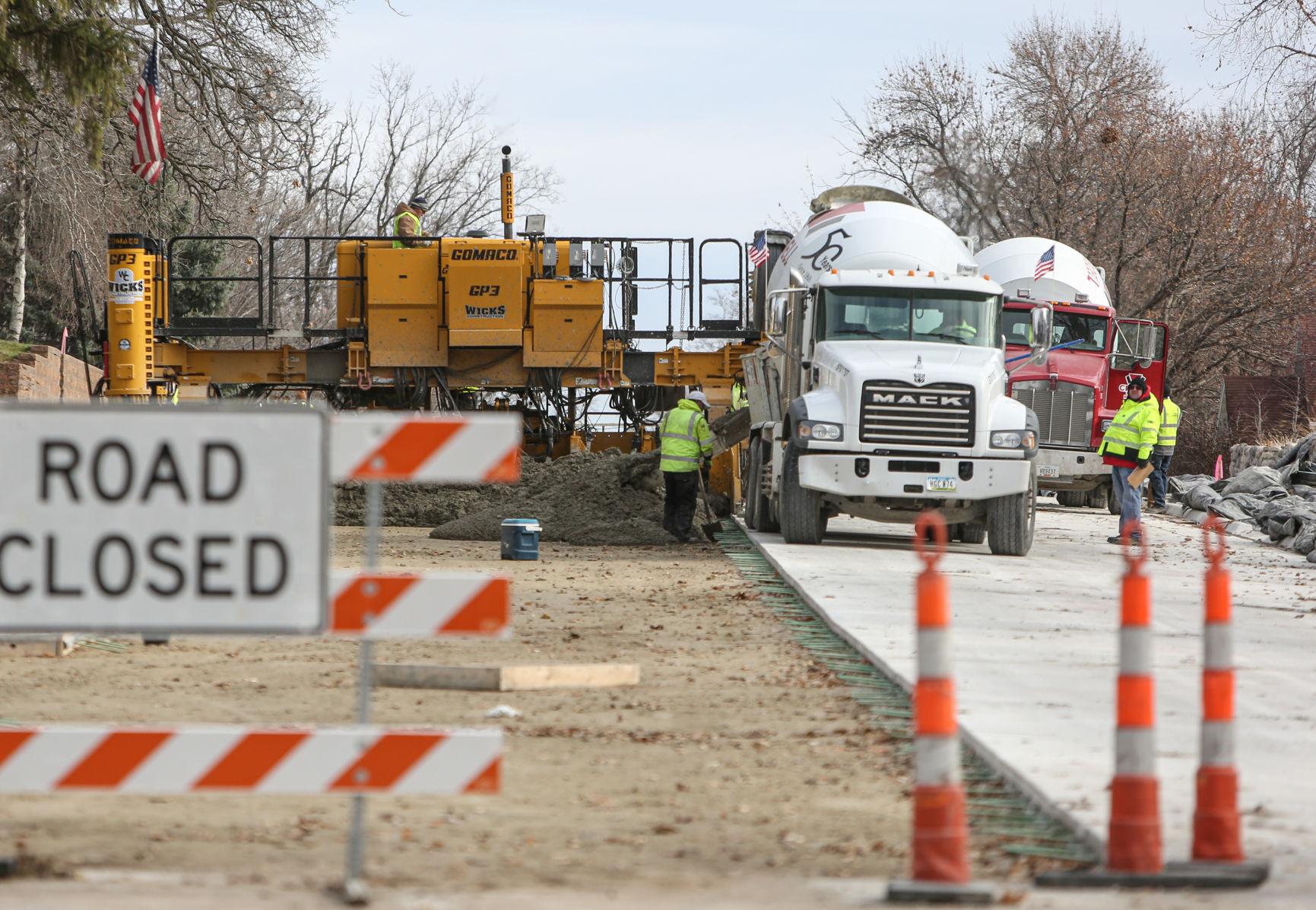 Clear Lake Main Avenue concrete work